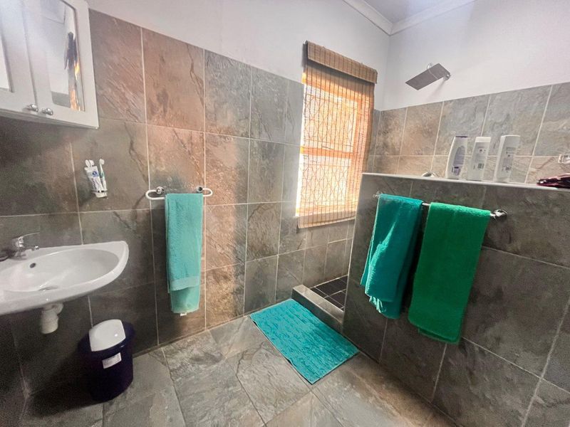 Golden oldie for sale in Pioneerspark for the entrepeneur! - Photo 4