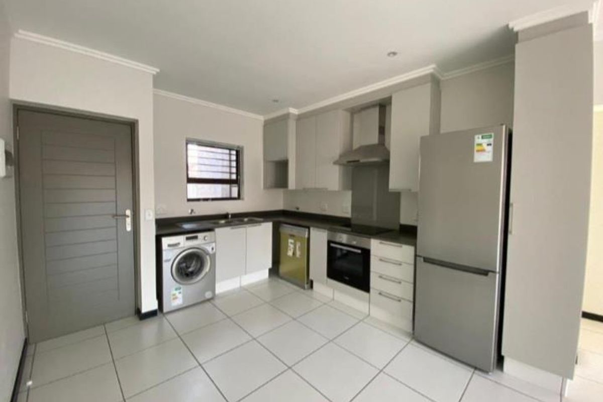 Modern 1 Bed Apartment in Fourways – Available 1 August - Photo 2