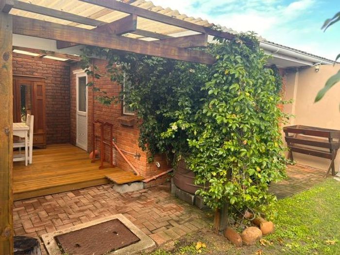 Property #2498066, Cottage Rental Monthly in Summerstrand