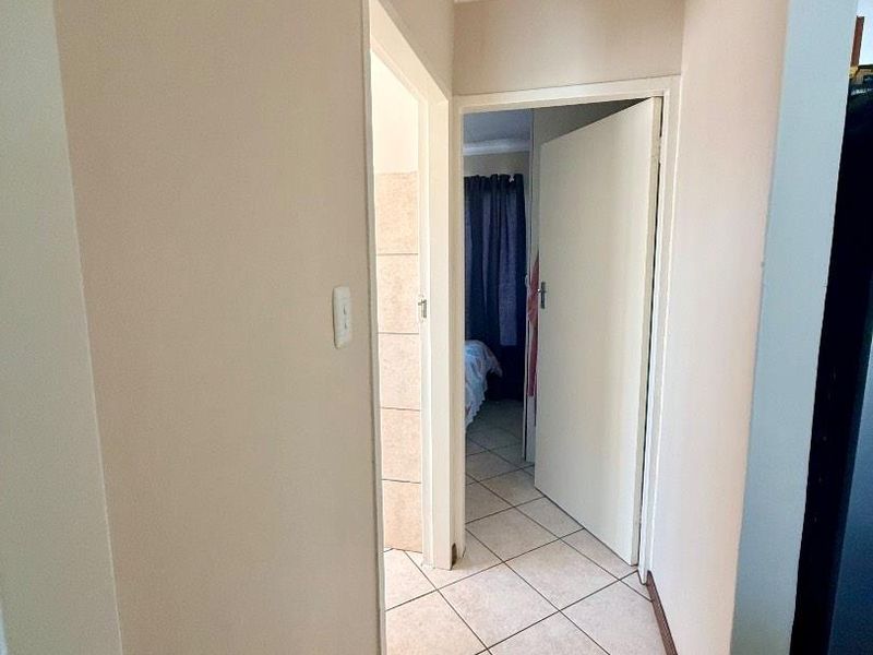 2 Bedroom Townhouse for sale - Photo 5