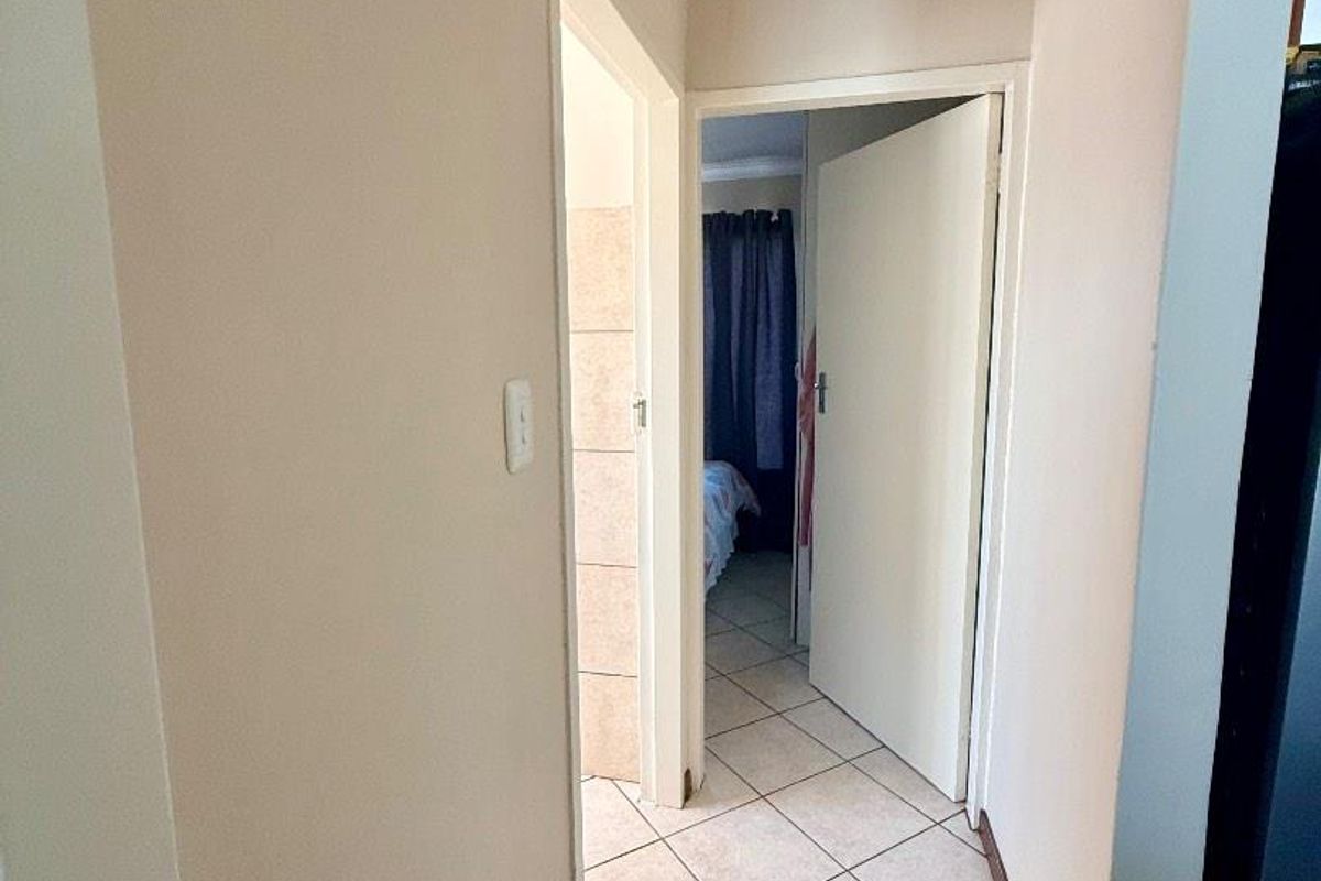 2 Bedroom Townhouse for sale - Photo 5