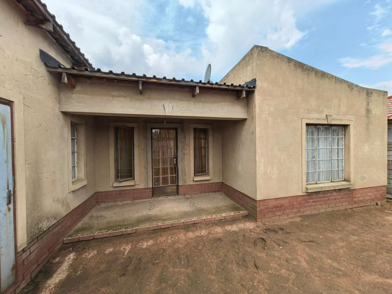 Three bedroom for sale - Photo 2
