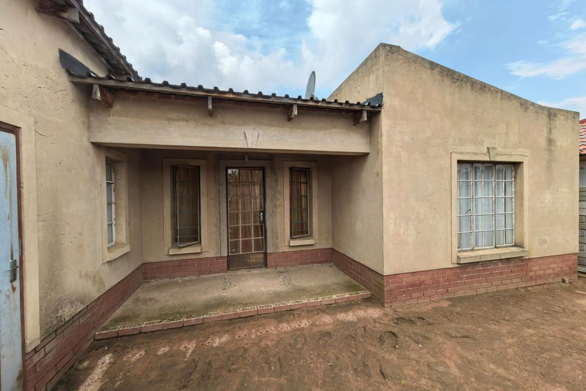 Three bedroom for sale - Photo 2