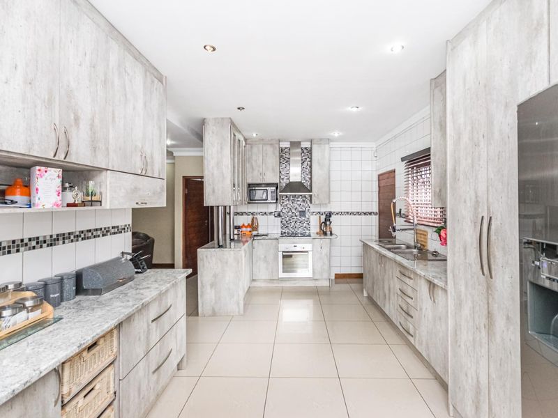 Your contemporary haven awaits - Photo 4