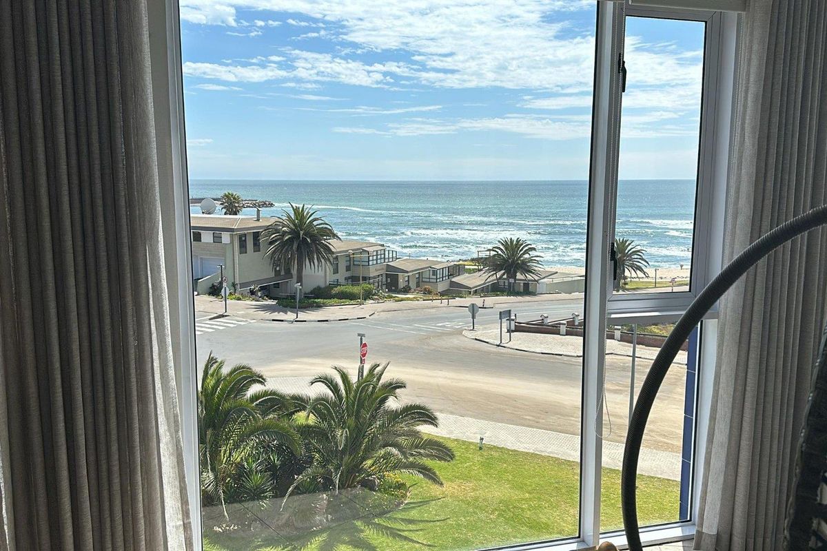 Furnished Penthouse - Rare Opportunity! - Photo 3