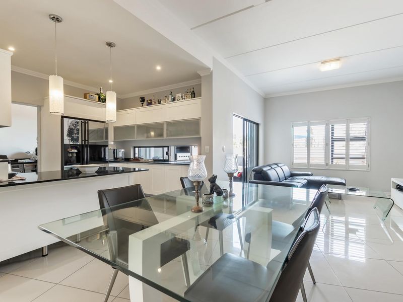 ECO-FRIENDLY TOWNHOUSE WITH FIVE DAY BACKUP SUPPLY FOR SALE IN PAULSHOF - Photo 4