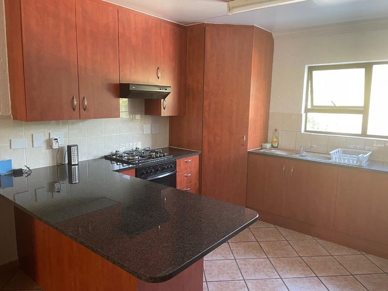 UNFURNISHED TWO BEDROOMS - Photo 2