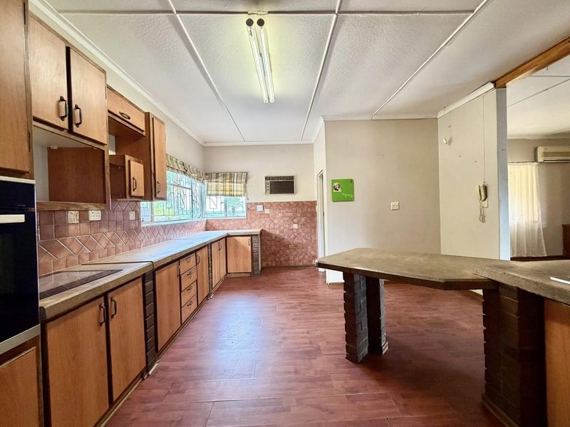 4 Bedroom House For Sale in Olympia - Photo 7