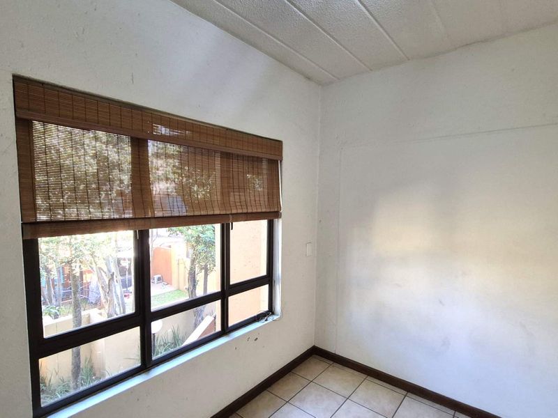 Spacious Loft Apartment for Sale in Trendy Fourways - Photo 6