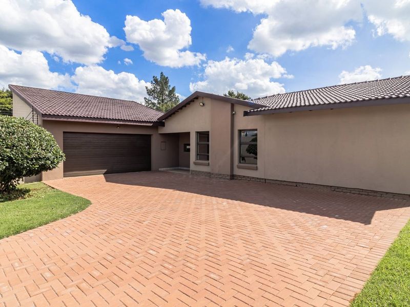 WHERE MODERN, STYLE AND COMFORT MEETS - Photo 2