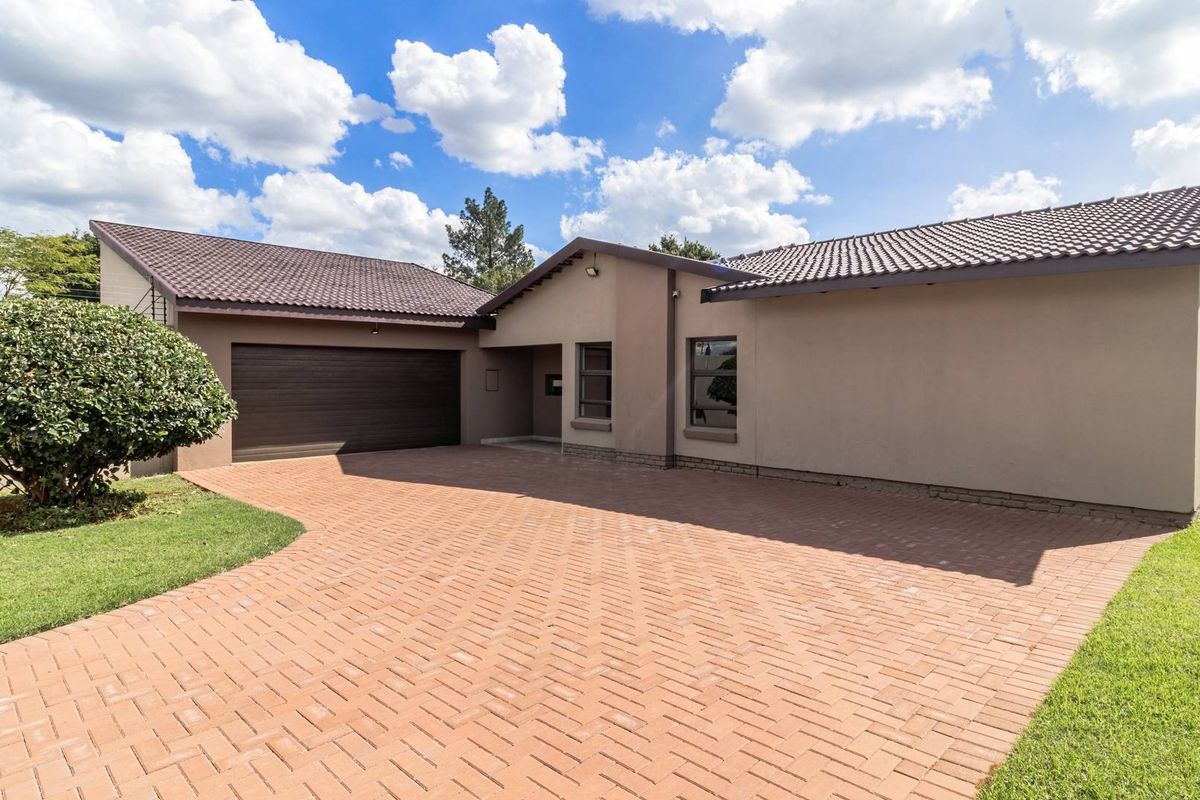 WHERE MODERN, STYLE AND COMFORT MEETS - Photo 2