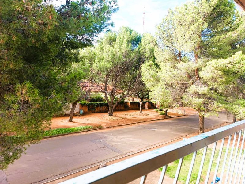 Bright 1-Bedroom Flat with Balcony - Photo 7