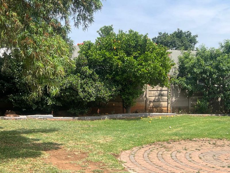 Family home in the heart of Brackendowns. - Photo 7