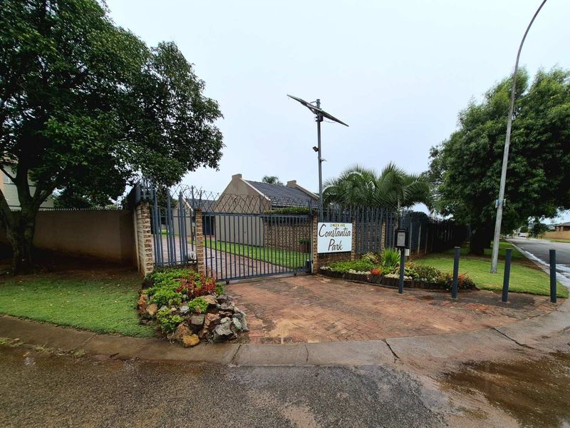 Secure living in the heart of Goedeburg! - Photo 2