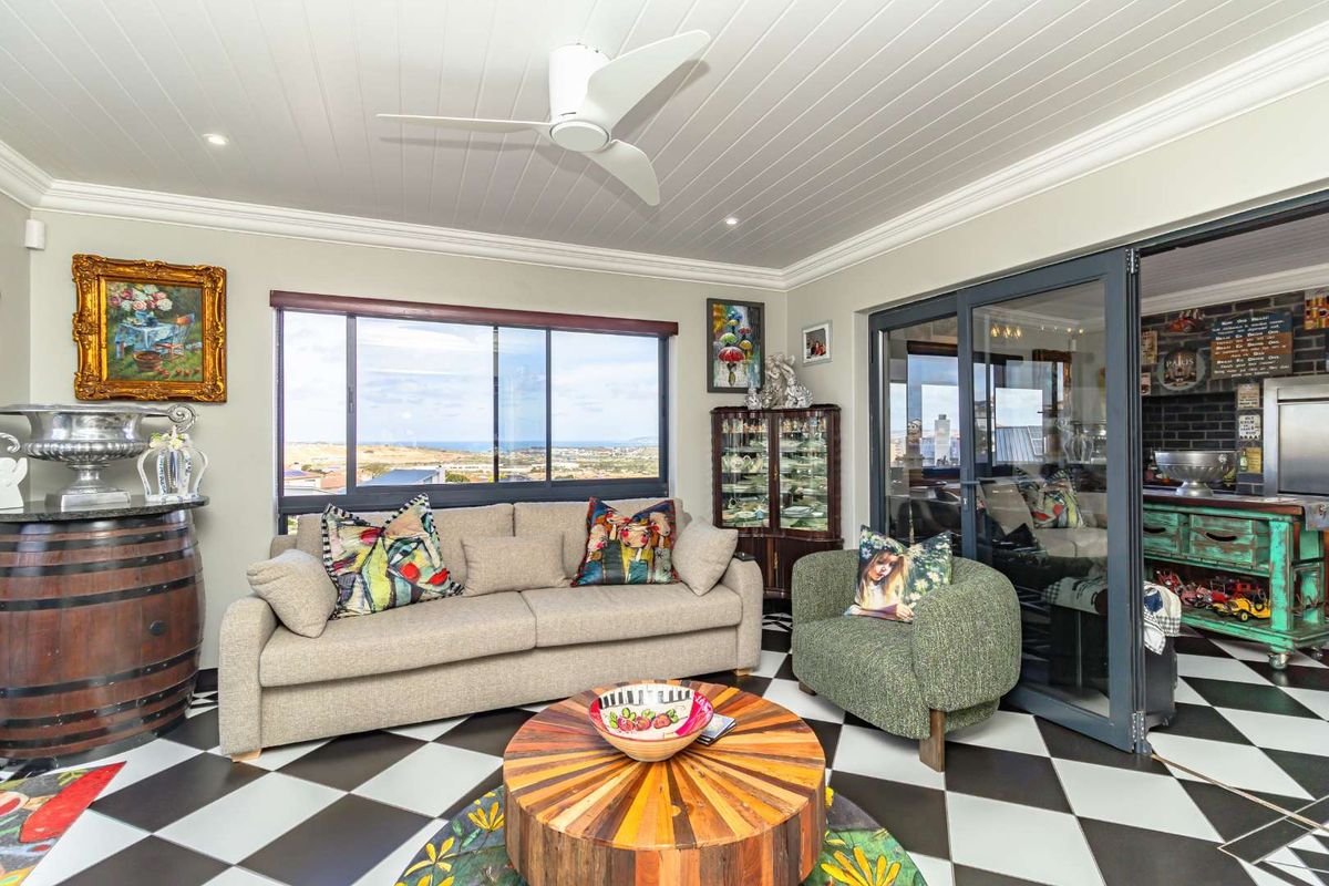 Coastal Elegance: Your Dream Home in Monte Christo - Photo 3