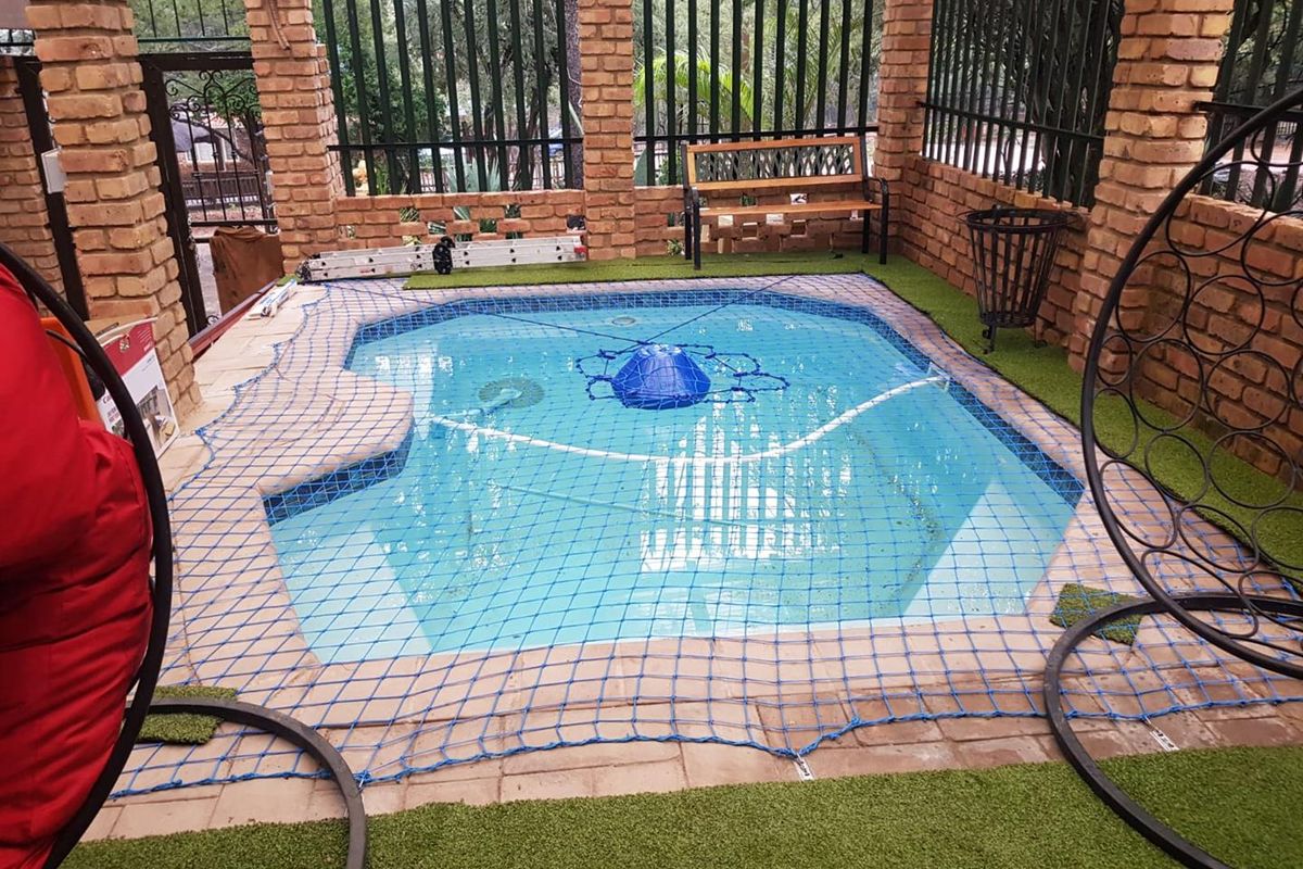 **Charming Corner Stand Home with Luxurious Amenities** - Photo 2