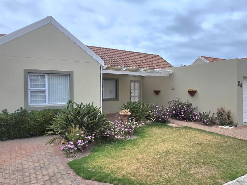 Secure Three Bedroom Coastal Home for Sale in Franskraal Close to Beach and Amenities - Photo 3