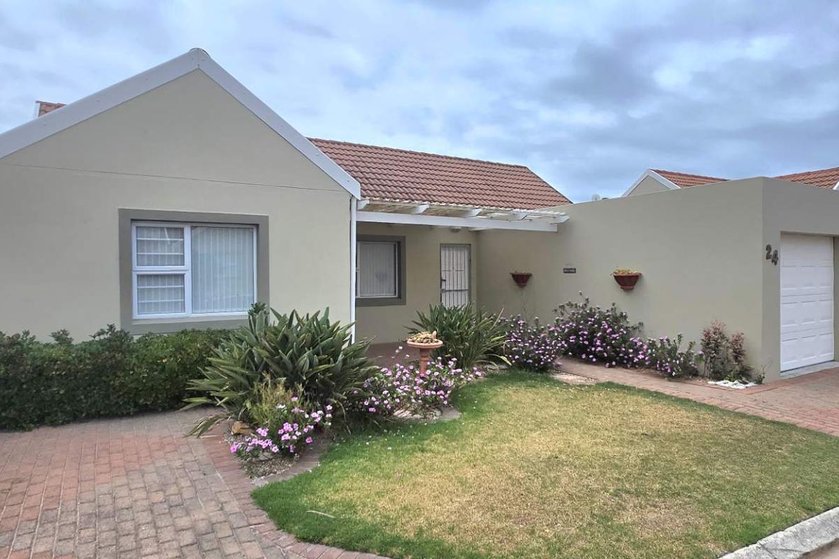 Secure Three Bedroom Coastal Home for Sale in Franskraal Close to Beach and Amenities - Photo 3