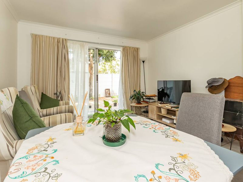 Ideal Lock-Up-and-Go Ground-Floor Apartment - Photo 4