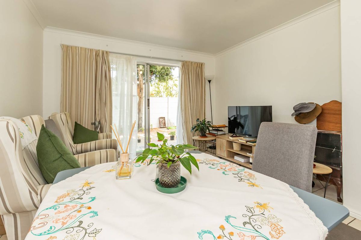 Ideal Lock-Up-and-Go Ground-Floor Apartment - Photo 4