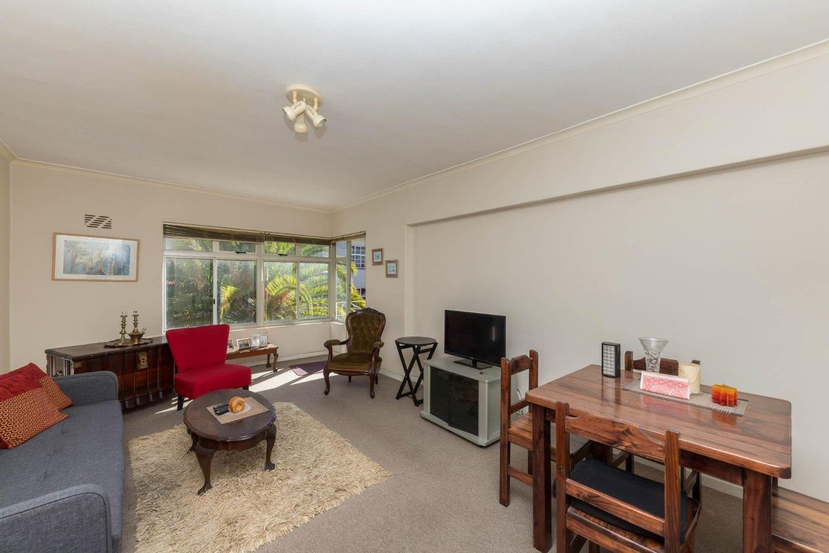 Two bedroom apartment in Green Point - Photo 2