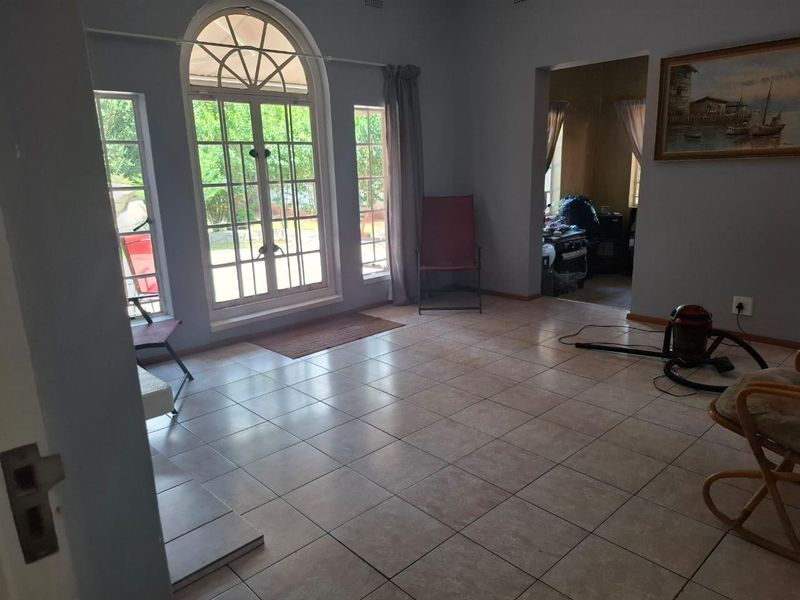 Elegant Masterpiece Offering Exceptional Entertaining Spaces - Photo 8