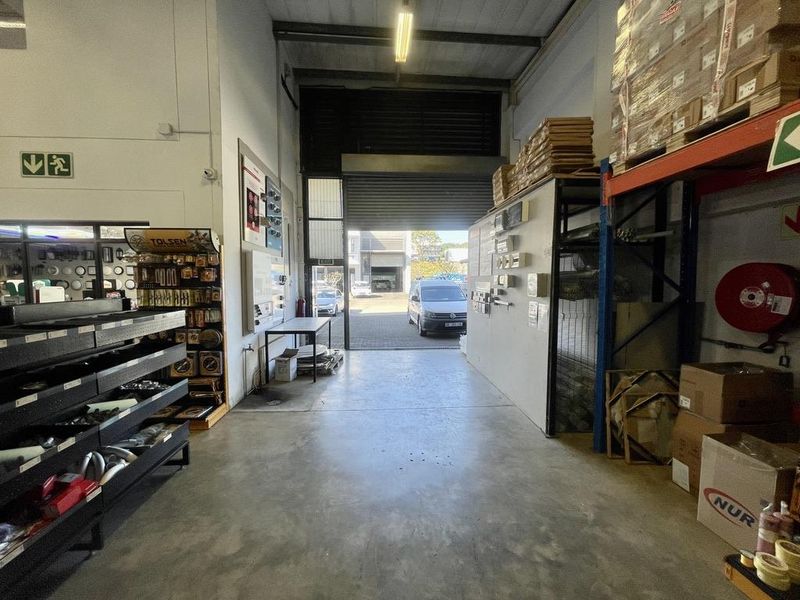 Hendra - Versatile Mixed-Use Commercial Unit in Prime Umhlanga New Town - Photo 6