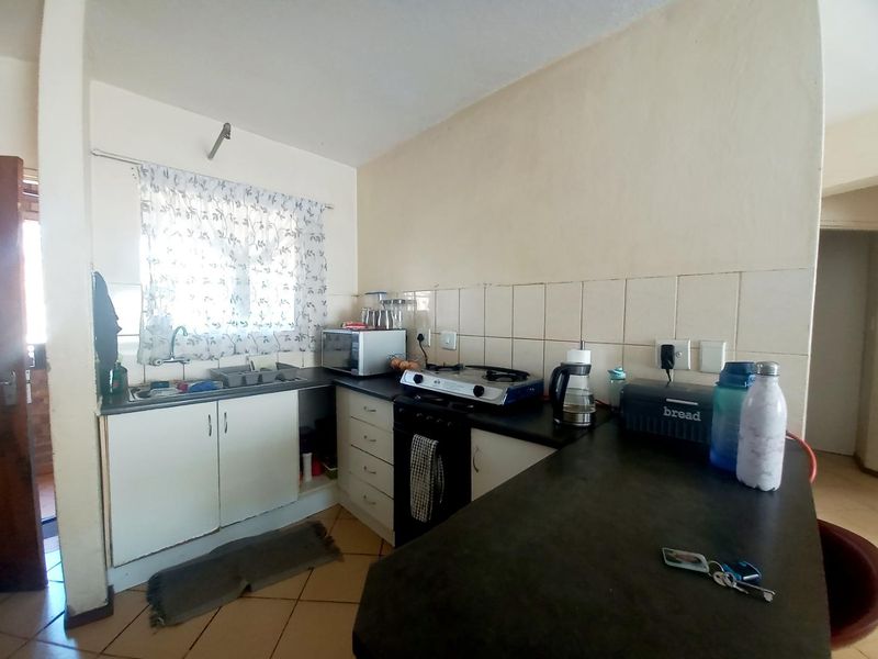 A SPACIOUS APARTMENT - Photo 2