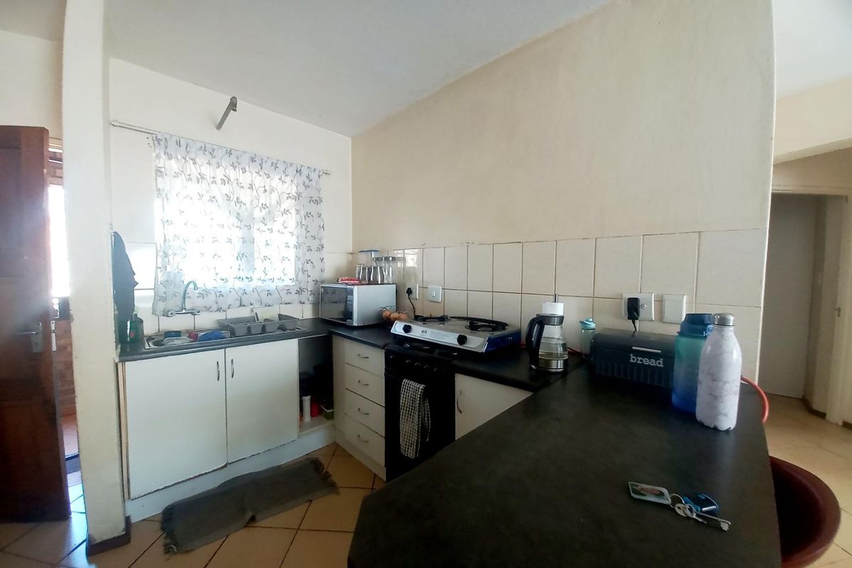 A SPACIOUS APARTMENT - Photo 2