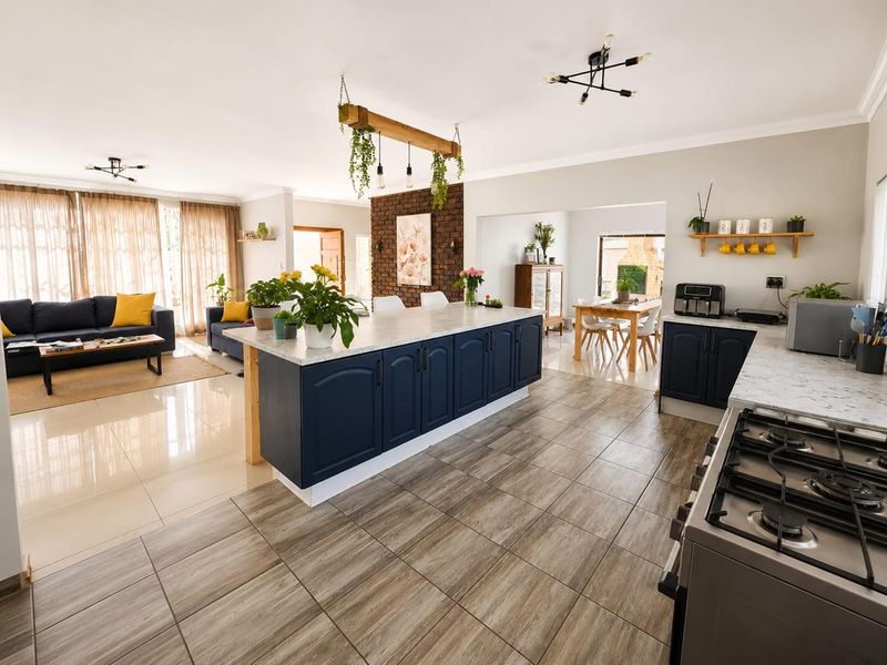 Spacious Family Living in Sought-After Dan Pienaar! - Photo 6