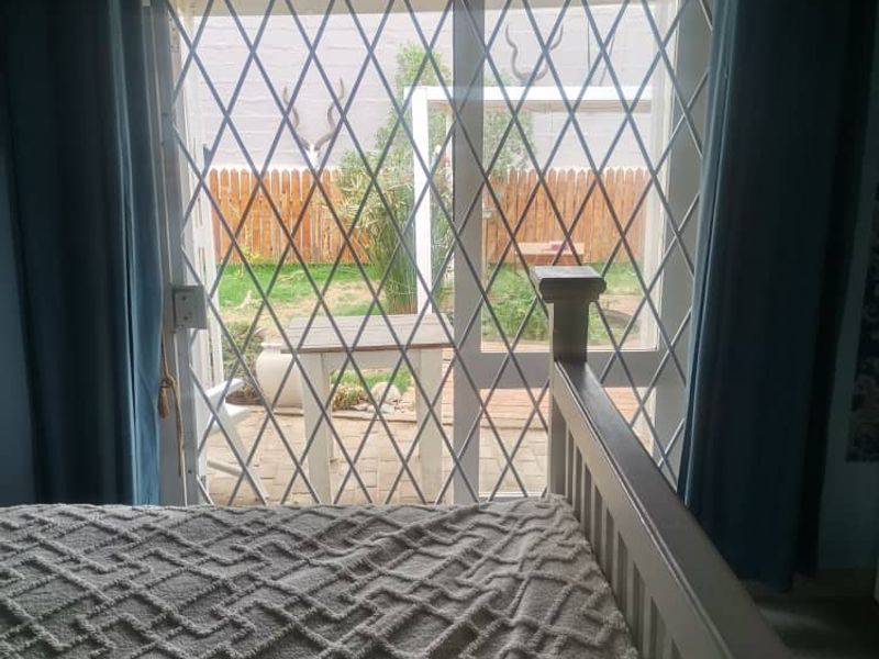 For sale - Vineta's Finest: Elegant 4-Bedroom Home with Top Amenities! - Photo 7