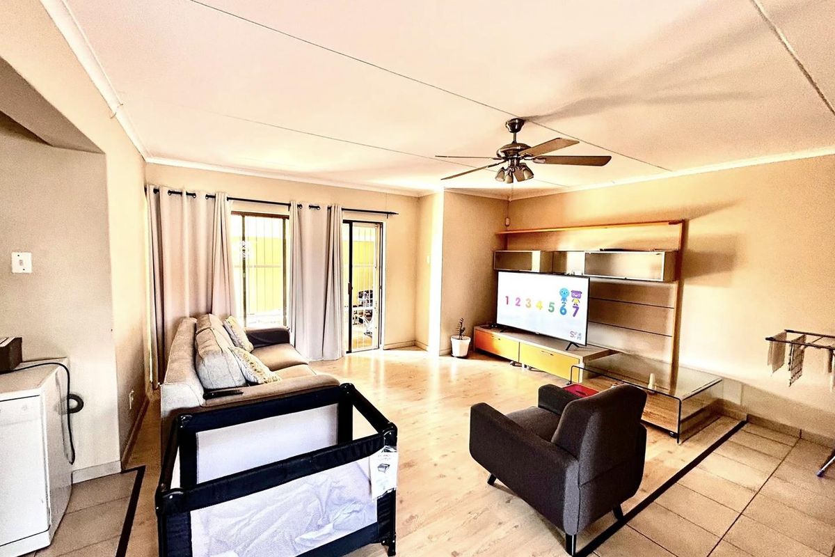 3 Bedroom Townhouse For Sale in Avis - Photo 2