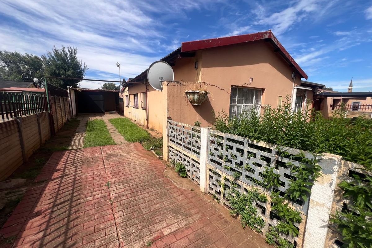 8 bedroom house neats a bit of TLC for student accomdatiomn - Photo 2