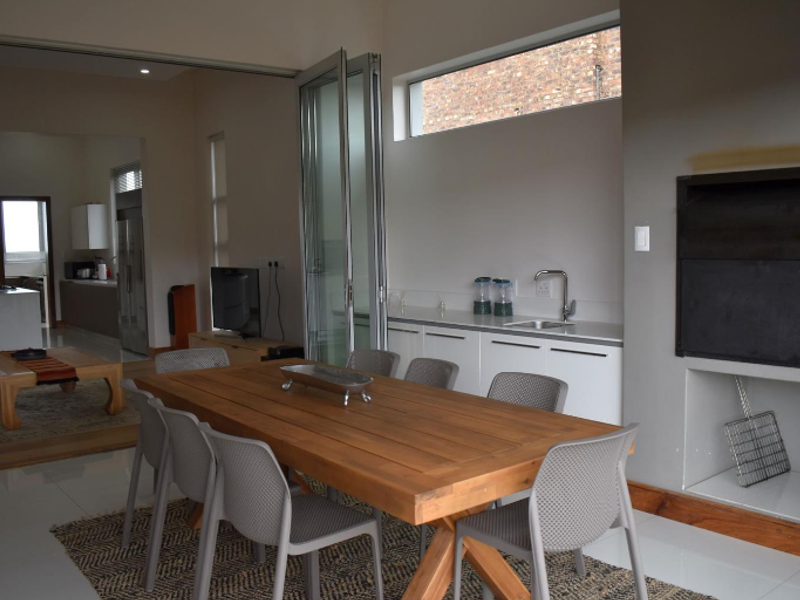 Three-bedroom House in Highland Gate - Photo 8