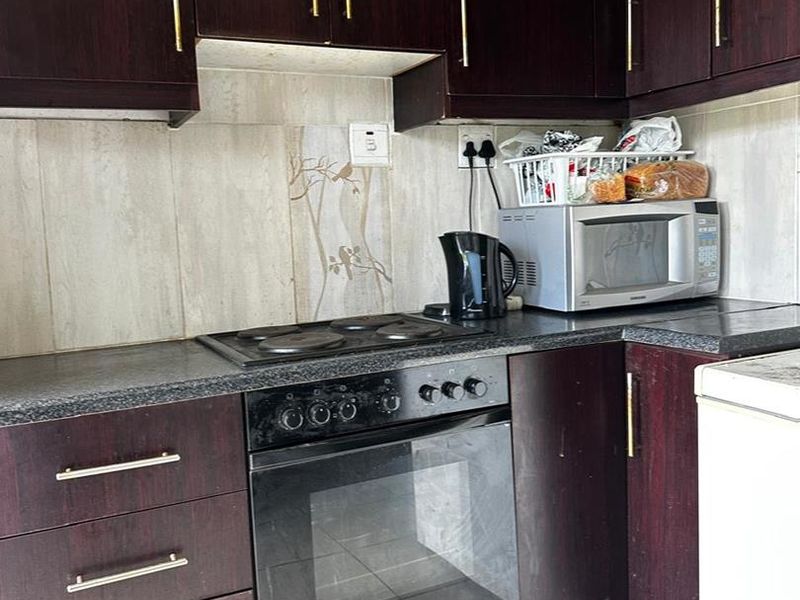 Your Next Home Awaits! 3-Bedroom Rental with En Suite & Garage - Photo 8