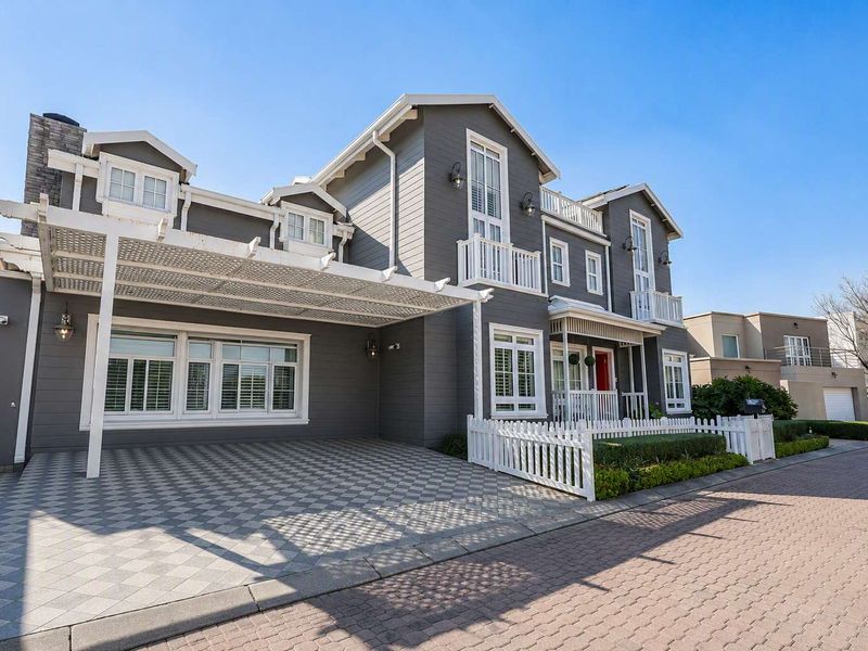 Extraordinary Estate Residence Offering Exceptional Space, Luxury and Versatility - Photo 1