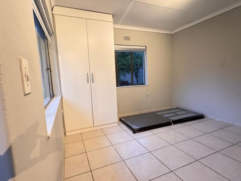 Charming 1-Bedroom Freestanding Cottage in Sought-After Randpark Ridge - Photo 8