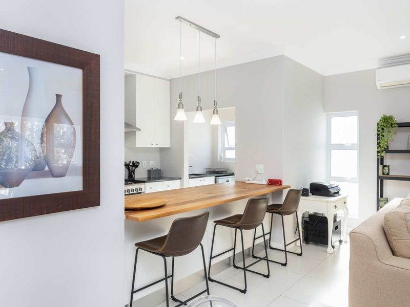 Elegant Three-Bedroom Home in The Vines on Val de Vie Estate - Photo 10