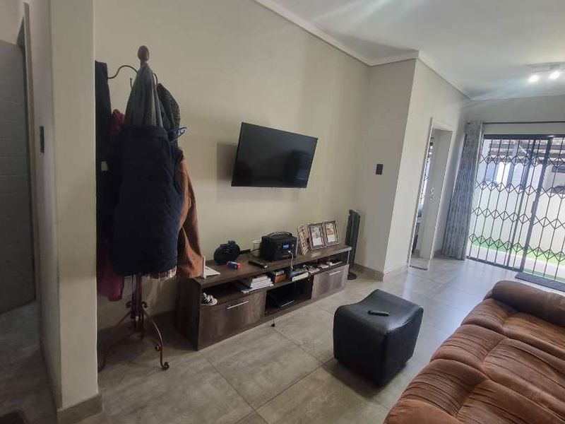 Modern 2 bed 2 Bath Apartment - Photo 6