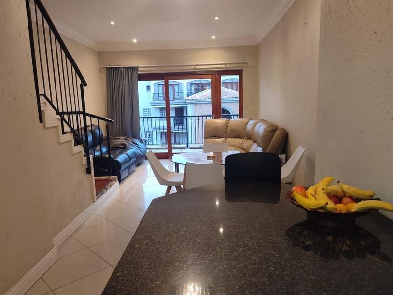 Top floor duplex apartment in desirable Morningside complex - Photo 2