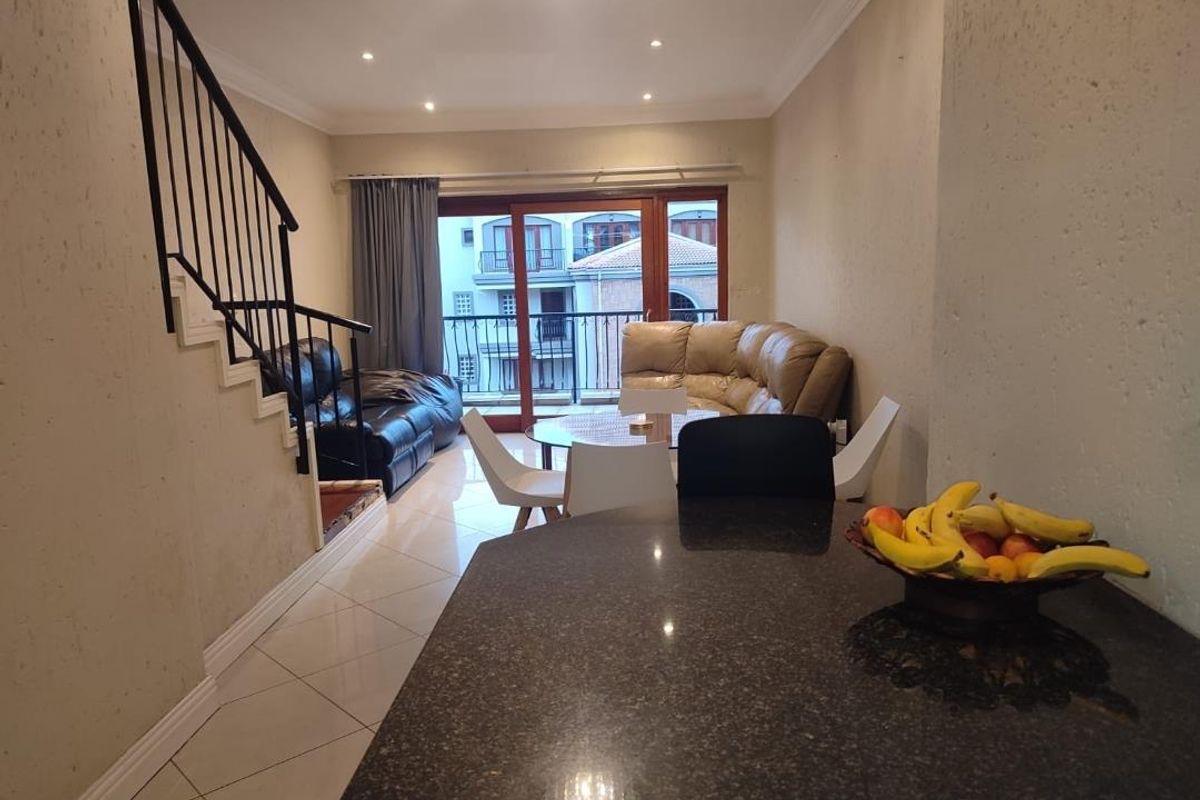 Top floor duplex apartment in desirable Morningside complex - Photo 2