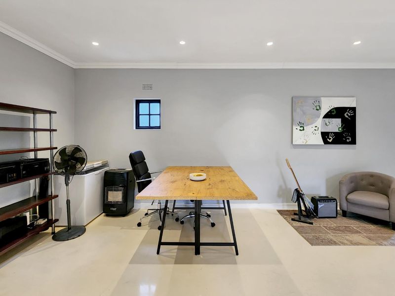 Modern 2 Bedroom Apartment - Photo 9