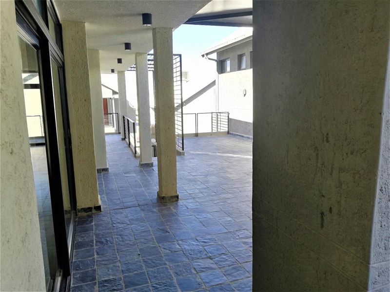 3 Level Townhouse To Let - Photo 10