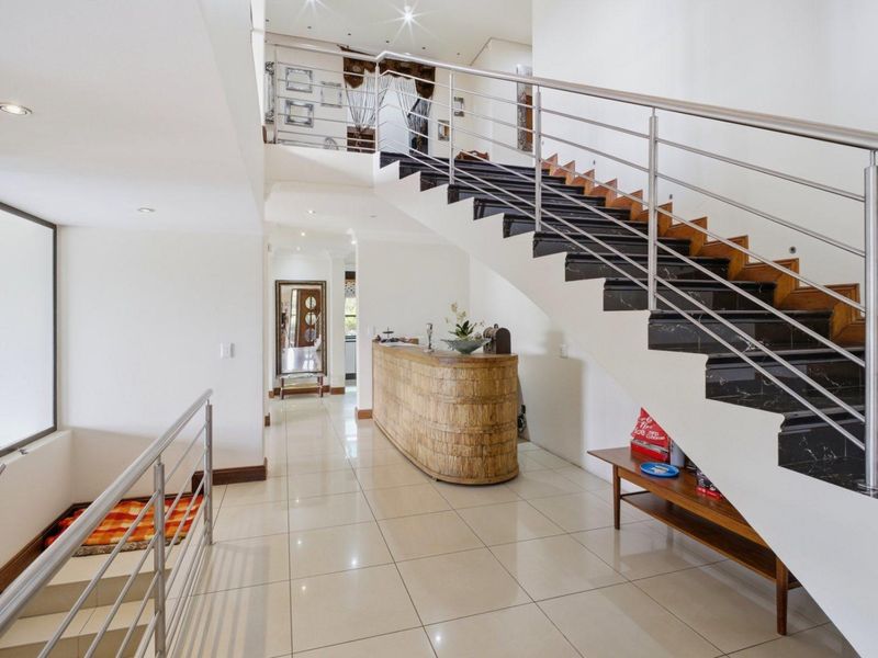 Elevated Living in Cornwall Hill - Photo 4