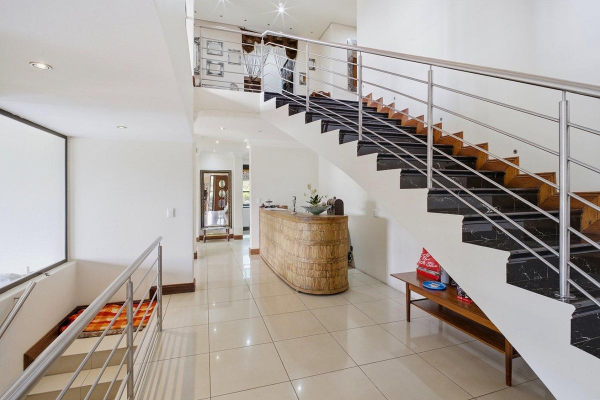 Elevated Living in Cornwall Hill - Photo 4