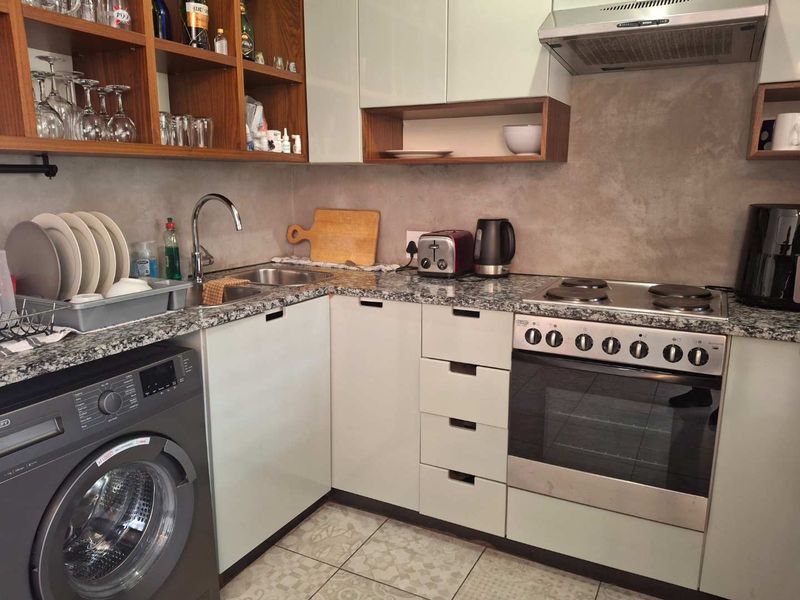 A SLEEK MODERN ONE BEDROOM  GARDEN APARTMENT - Photo 7