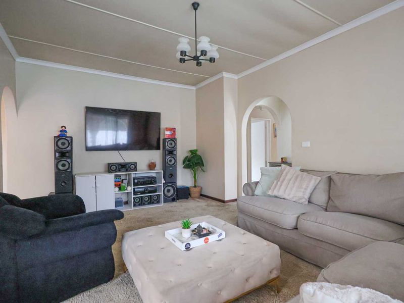 FAMILY HOME WITH INCOME-GENERATING GRANNY FLAT IN PRIME MALVERN LOCATION! - Photo 7