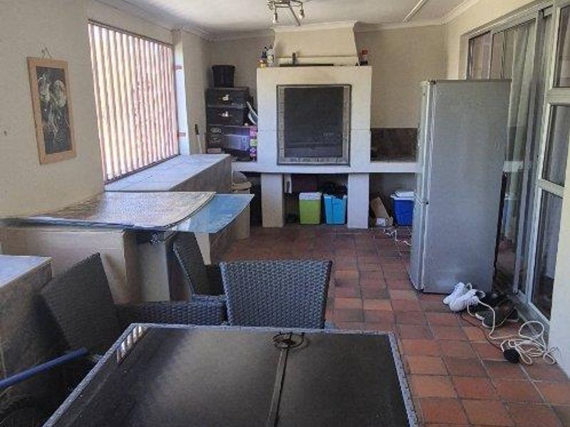 FOR SALE SPACIOUS 2 BEDROOM UNIT IN EROS - Photo 10