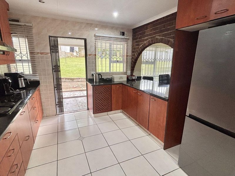 Modern Family Home with Separate 4-Bedroom Flatlet and Poolside Living - Photo 3