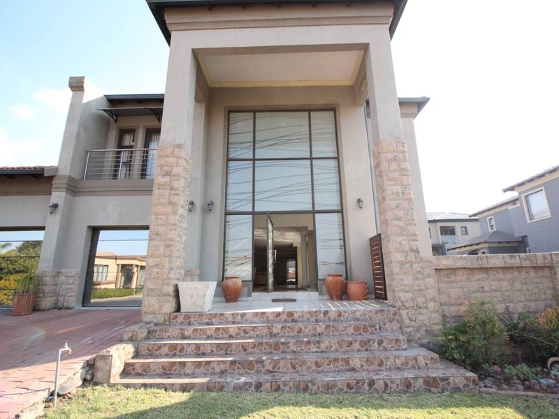 4 Bedroom - so much potential - Photo 2